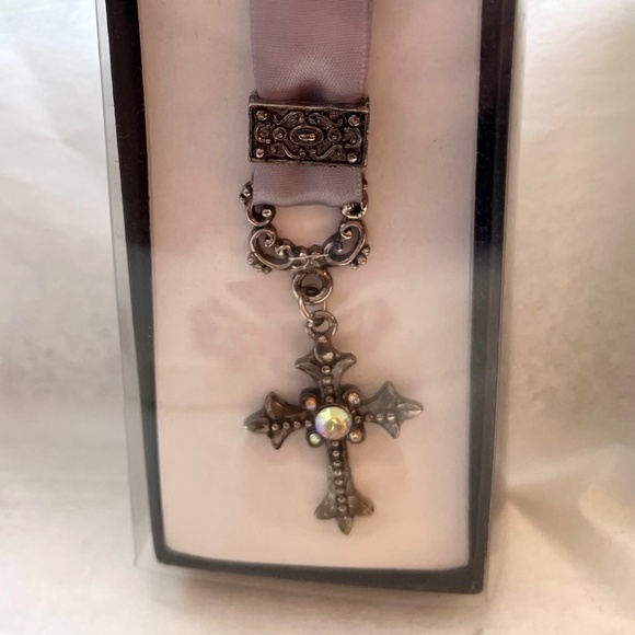 This House Believes Sign Gift Bundle Rustic
Cross Hope Planter & Cross Bookmark - Picture 8 of 14